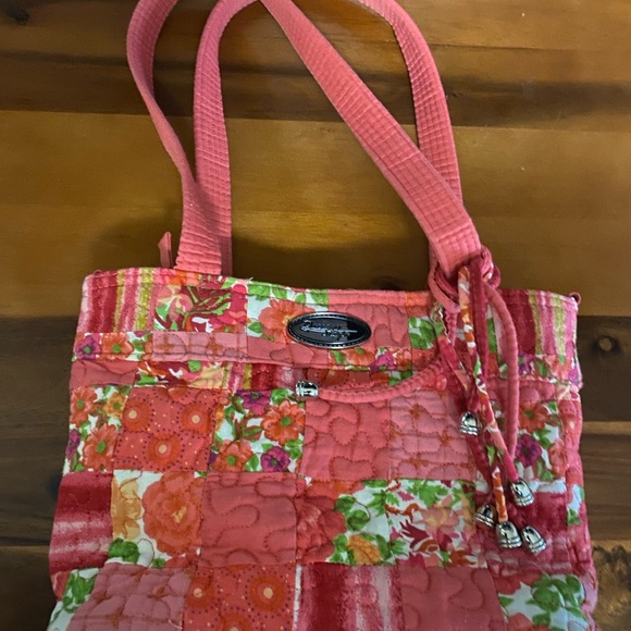 Donna Sharp set. Crossbody/shoulder strap fits both. Corals, pinks, red
So cute! - Picture 4 of 14